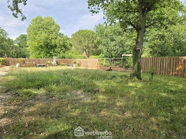 Terrain à bâtir de 956 m² à Arsac, idéal pour votre maison
