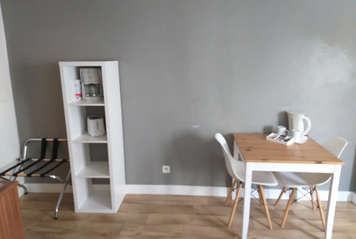 Studio rénové de 23m² à Pau, investissement sécurisé en résidence hôtelière 