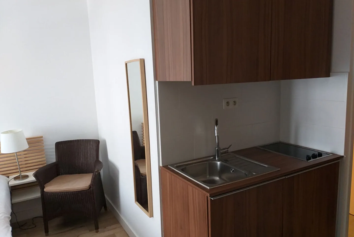 Studio rénové de 23m² à Pau, investissement sécurisé en résidence hôtelière 