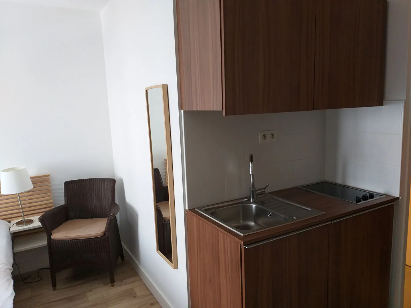 Studio rénové de 23m² à Pau, investissement sécurisé en résidence hôtelière 