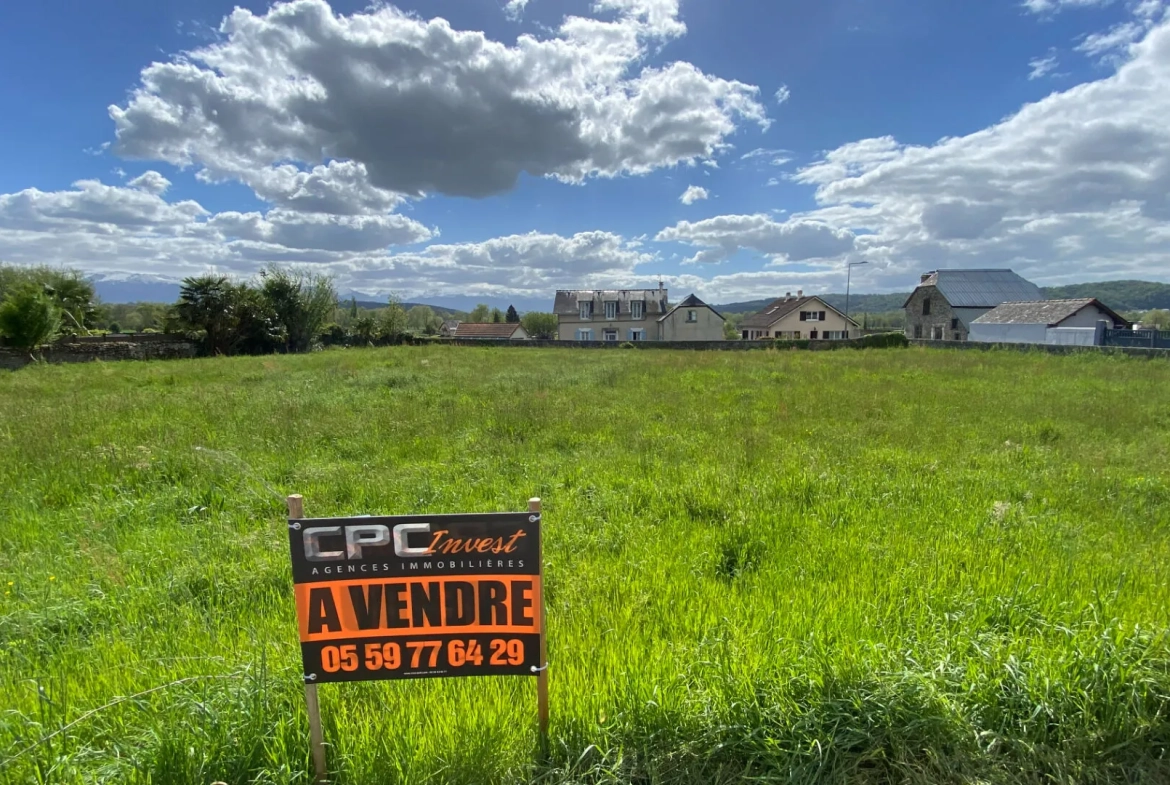 Terrain constructible à Bordes avec viabilités en bordure et proche centre-ville 