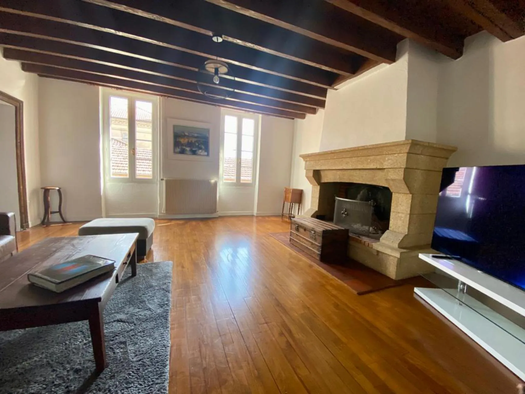 Grande maison de ville à Arthès avec terrasse et plusieurs chambres 