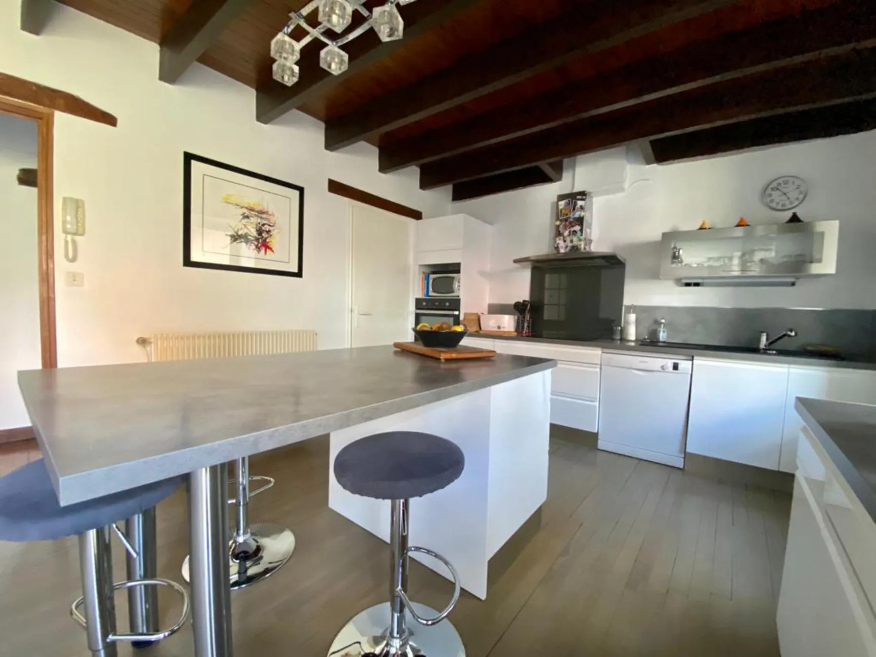 Grande maison de ville à Arthès avec terrasse et plusieurs chambres 