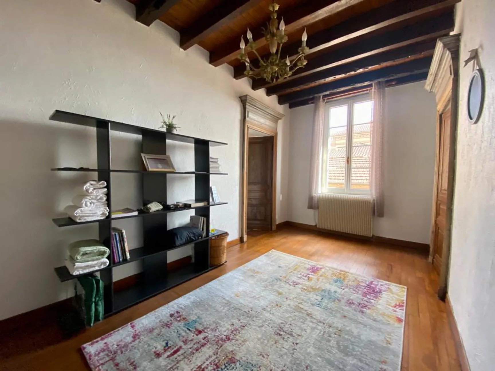 Grande maison de ville à Arthès avec terrasse et plusieurs chambres 