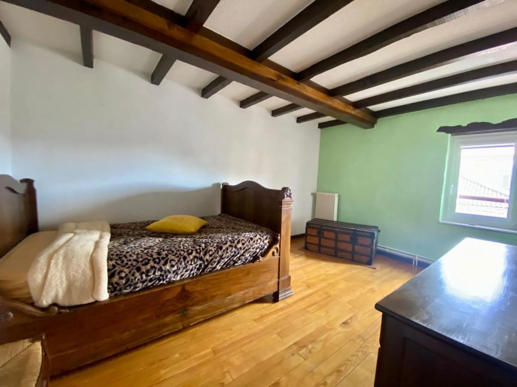 Grande maison de ville à Arthès avec terrasse et plusieurs chambres 