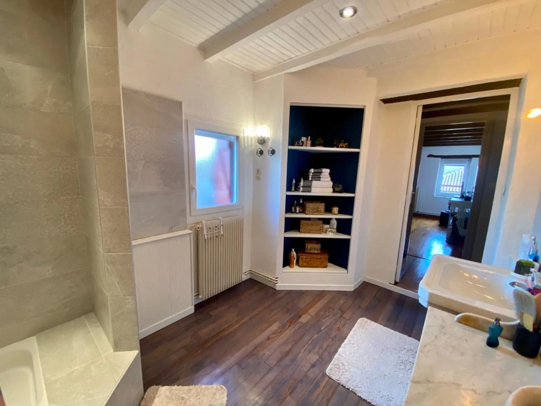 Grande maison de ville à Arthès avec terrasse et plusieurs chambres 