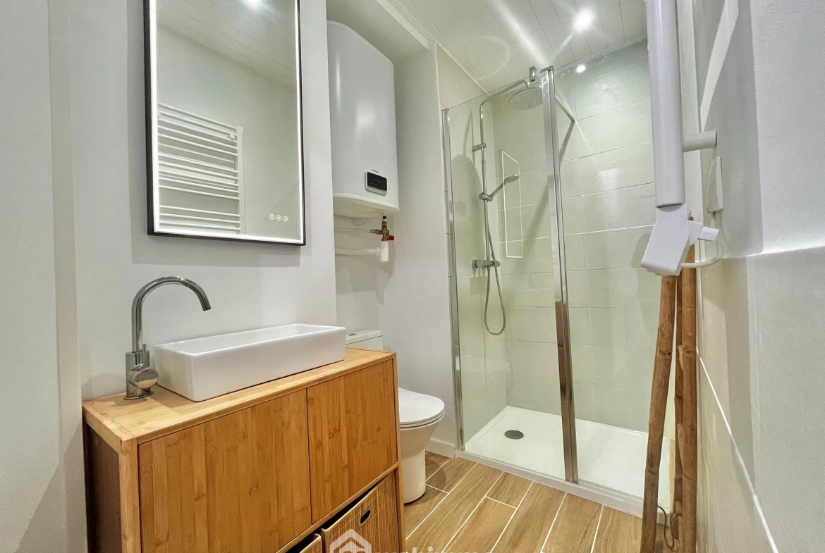 Appartement 2 pièces rénové à Longeville-sur-Mer avec cave, terrasse et parking 