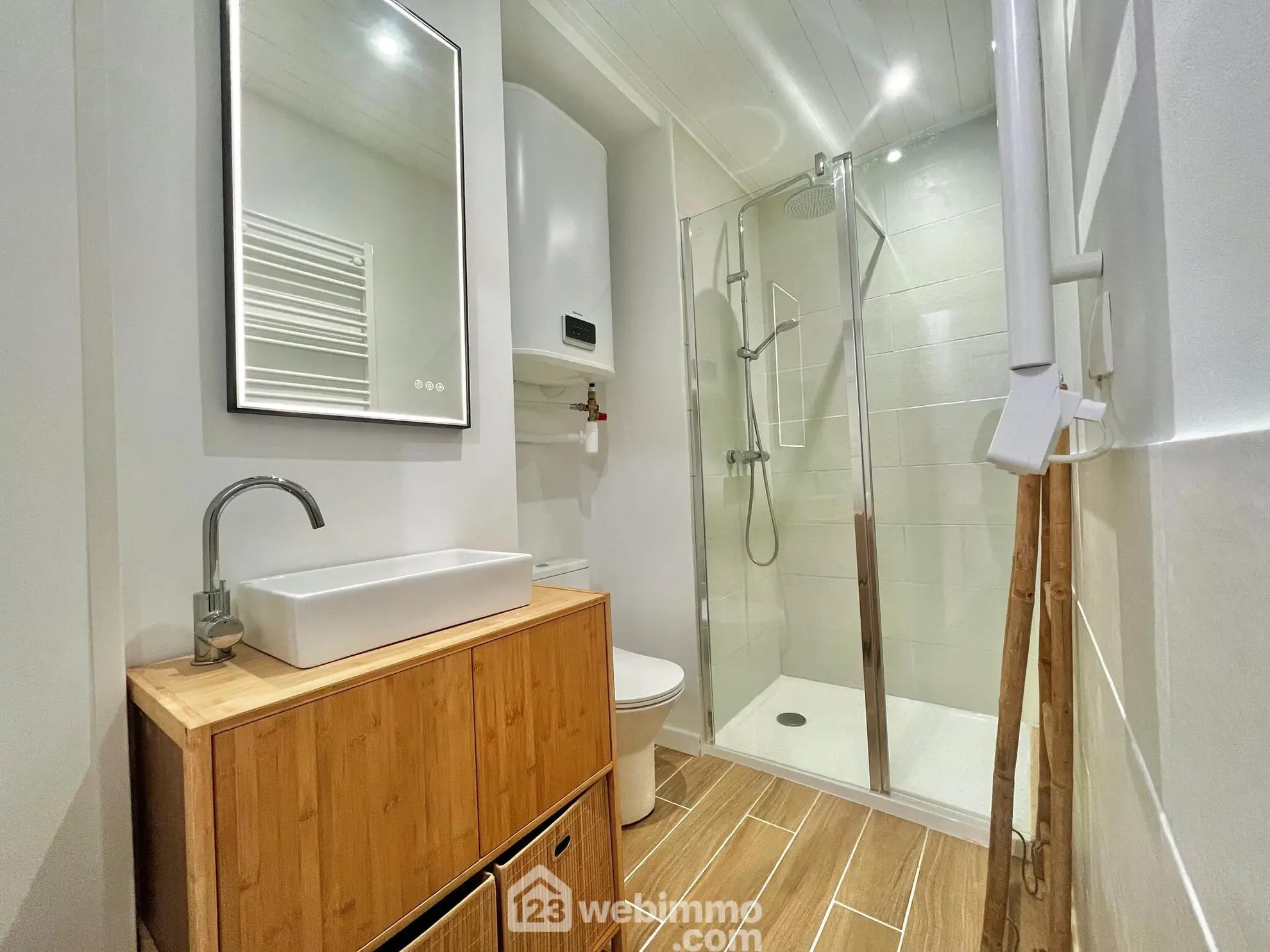 Appartement 2 pièces rénové à Longeville-sur-Mer avec cave, terrasse et parking 
