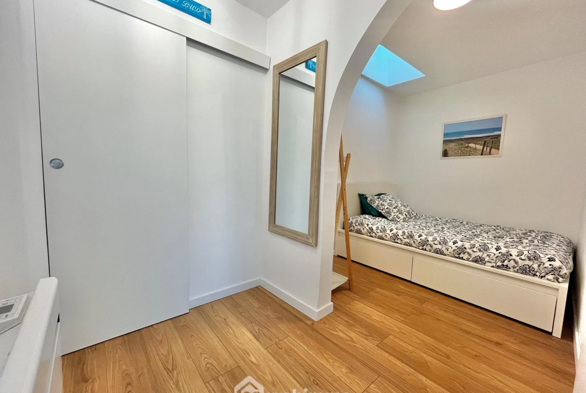 Appartement 2 pièces rénové à Longeville-sur-Mer avec cave, terrasse et parking 