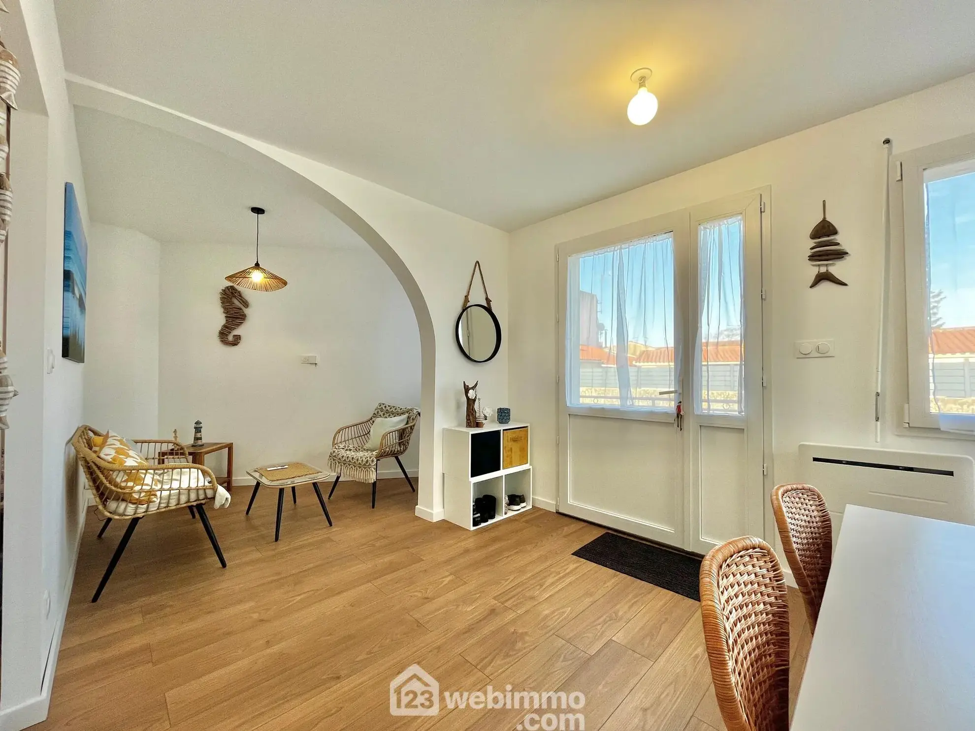 Appartement 2 pièces rénové à Longeville-sur-Mer avec cave, terrasse et parking 
