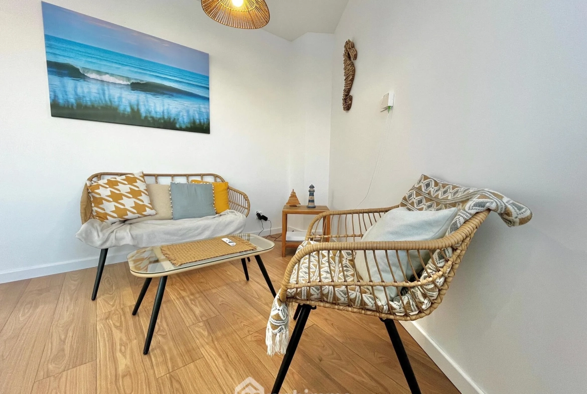 Appartement 2 pièces rénové à Longeville-sur-Mer avec cave, terrasse et parking 