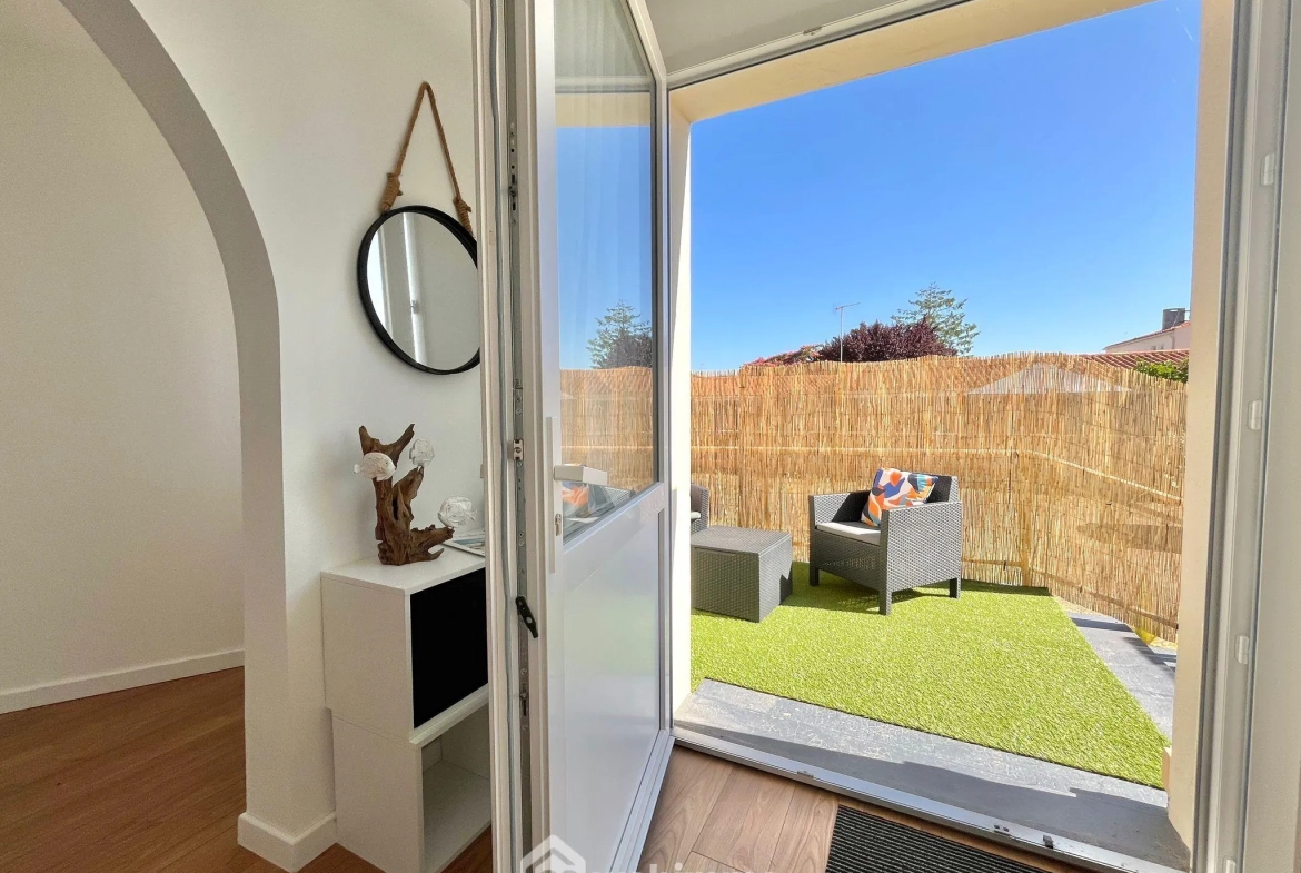 Appartement 2 pièces rénové à Longeville-sur-Mer avec cave, terrasse et parking 