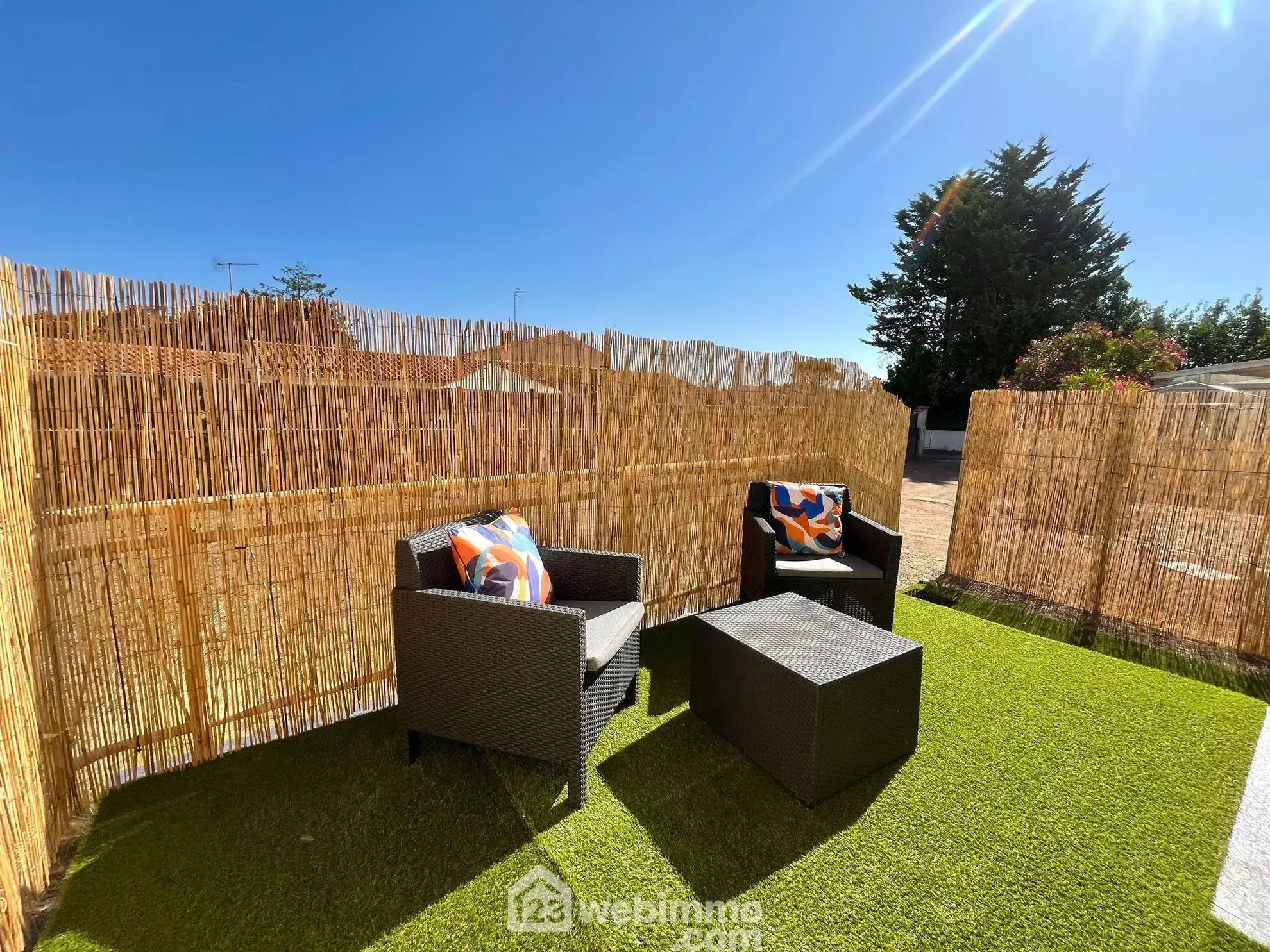 Appartement 2 pièces rénové à Longeville-sur-Mer avec cave, terrasse et parking 
