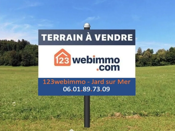 Terrain constructible de 955 m² à Saint-Hilaire-la-Forêt, proche plage