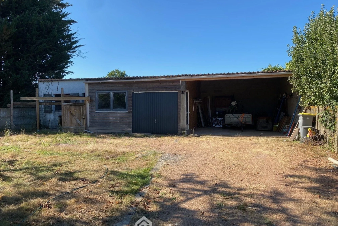 Terrain constructible de 955 m² à Saint-Hilaire-la-Forêt, proche plage 
