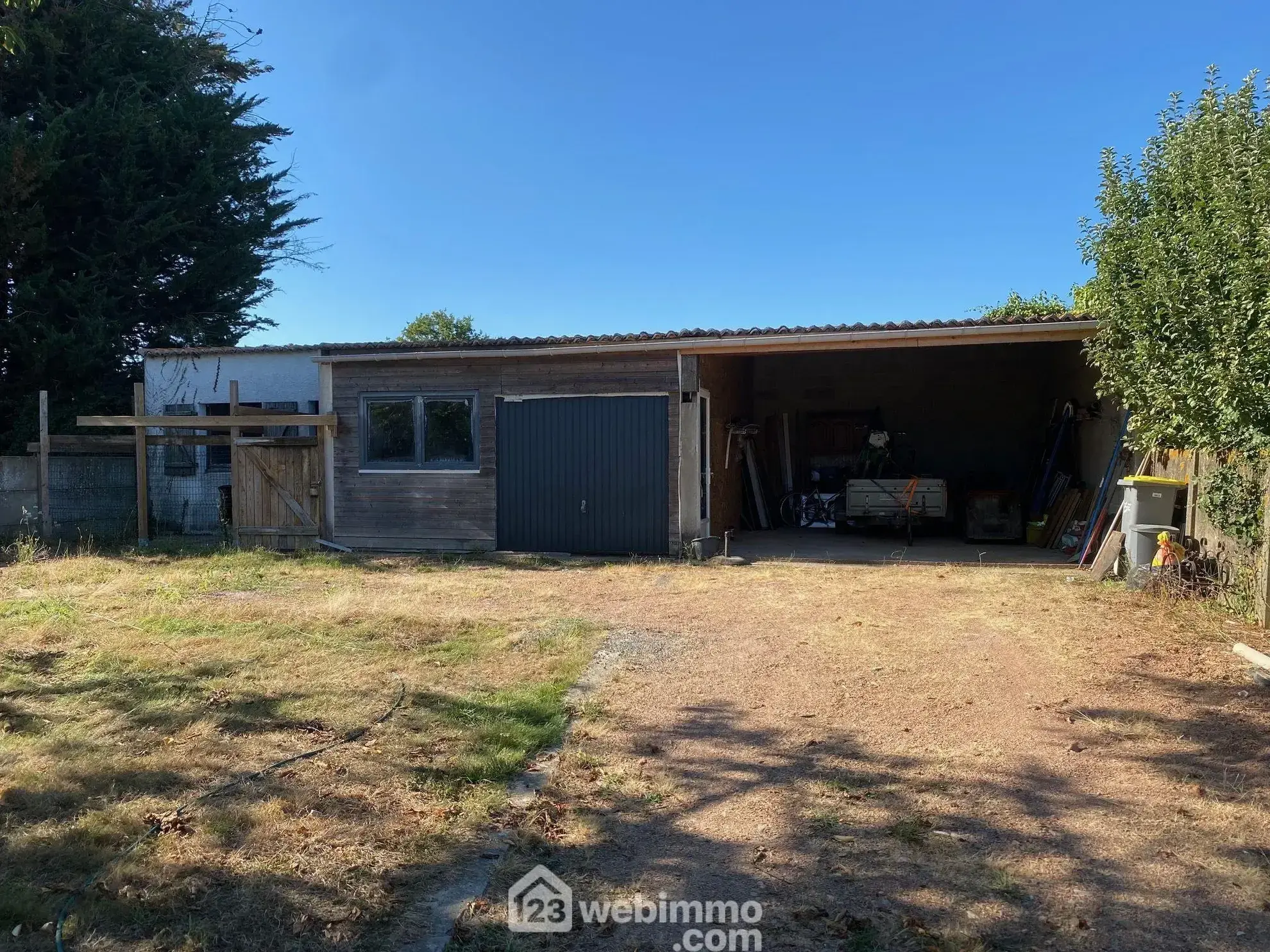 Terrain constructible de 955 m² à Saint-Hilaire-la-Forêt, proche plage 