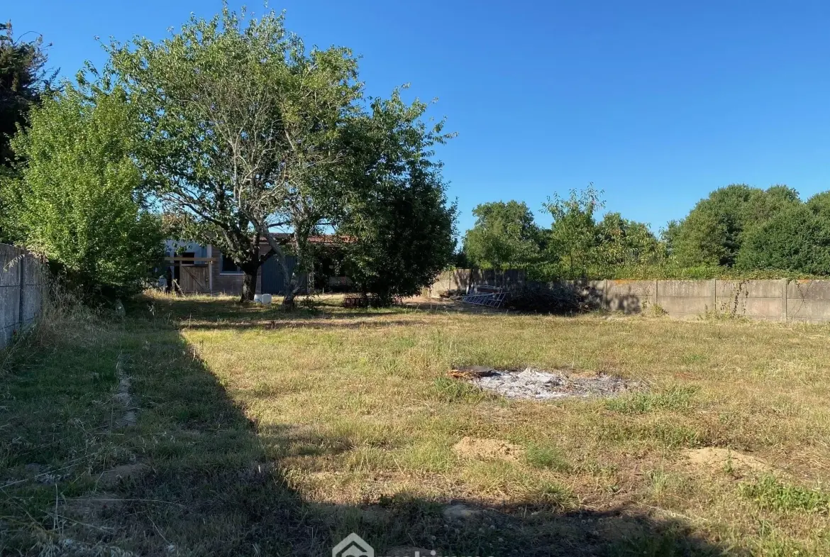 Terrain constructible de 955 m² à Saint-Hilaire-la-Forêt, proche plage 