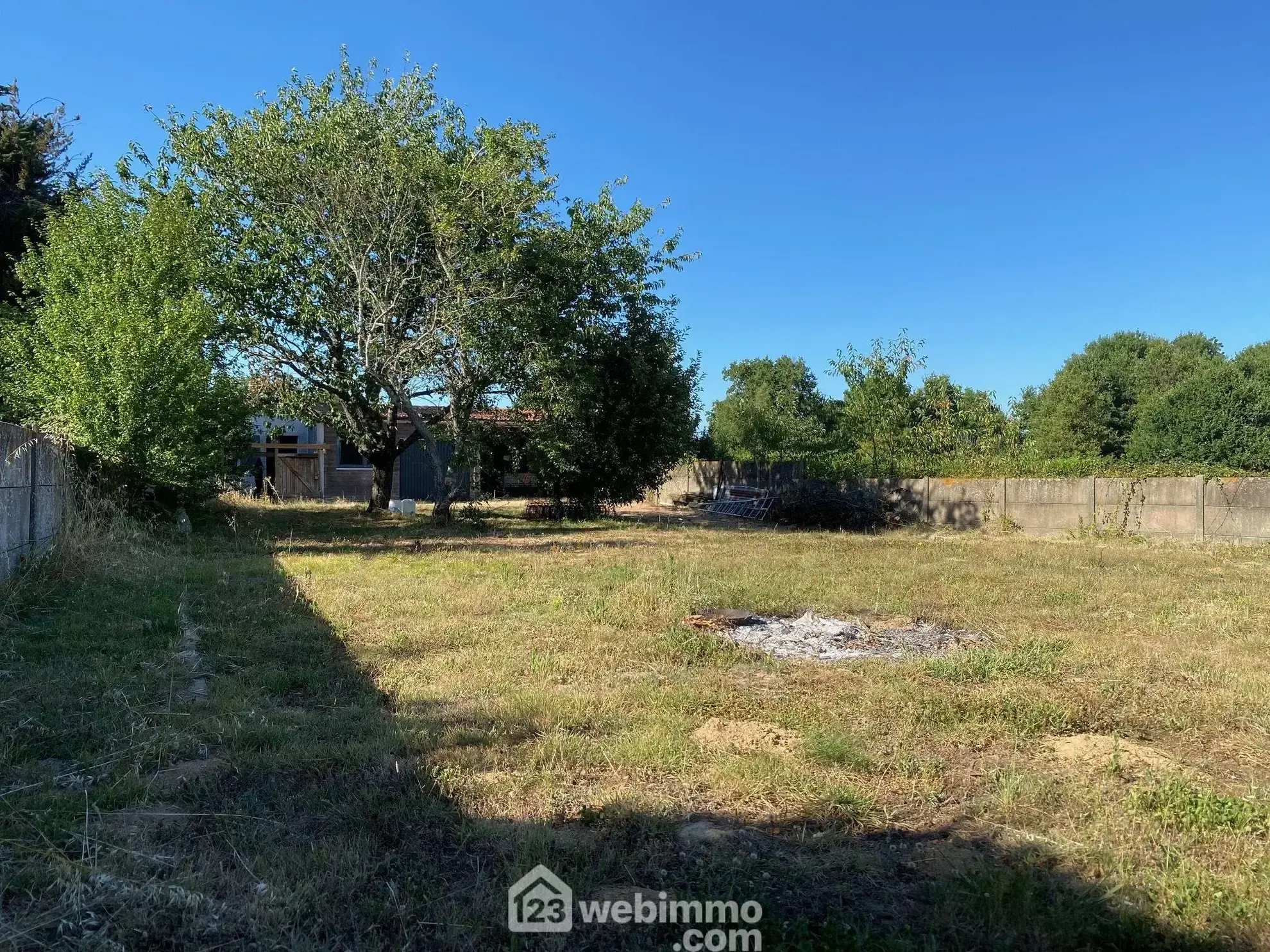Terrain constructible de 955 m² à Saint-Hilaire-la-Forêt, proche plage 