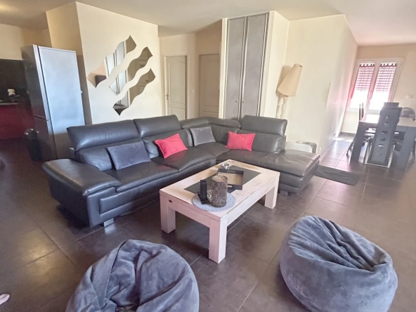 Appartement T3 à vendre à Niort avec terrasse, parking et proche commodités