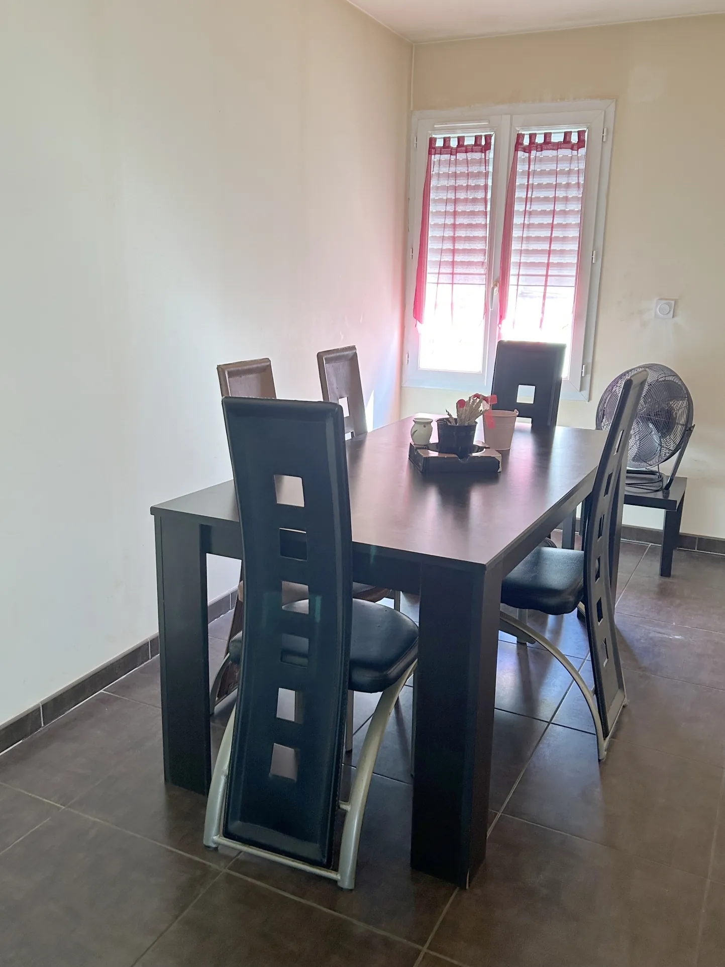 Appartement T3 à vendre à Niort avec terrasse, parking et proche commodités 