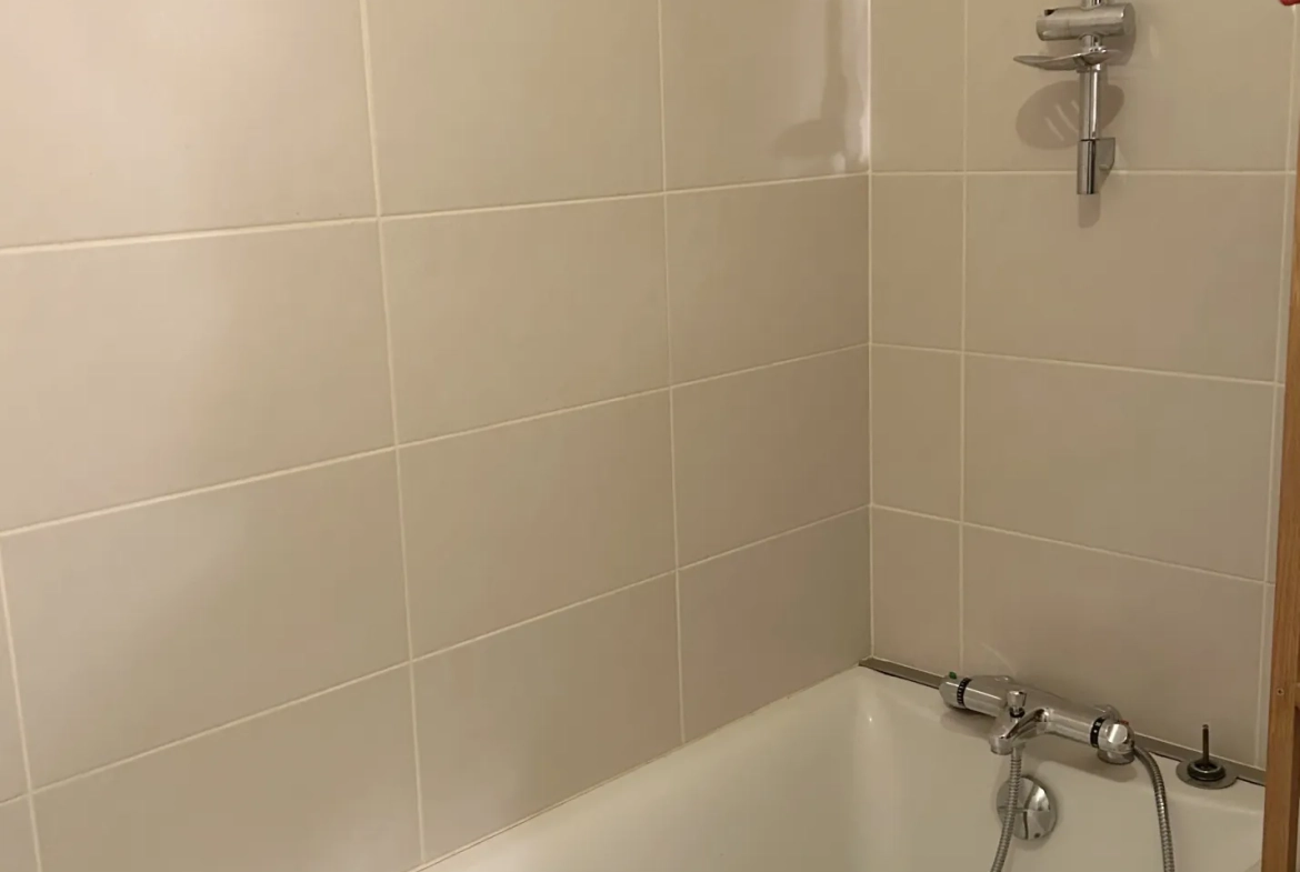 Appartement T3 à vendre à Niort avec terrasse, parking et proche commodités 
