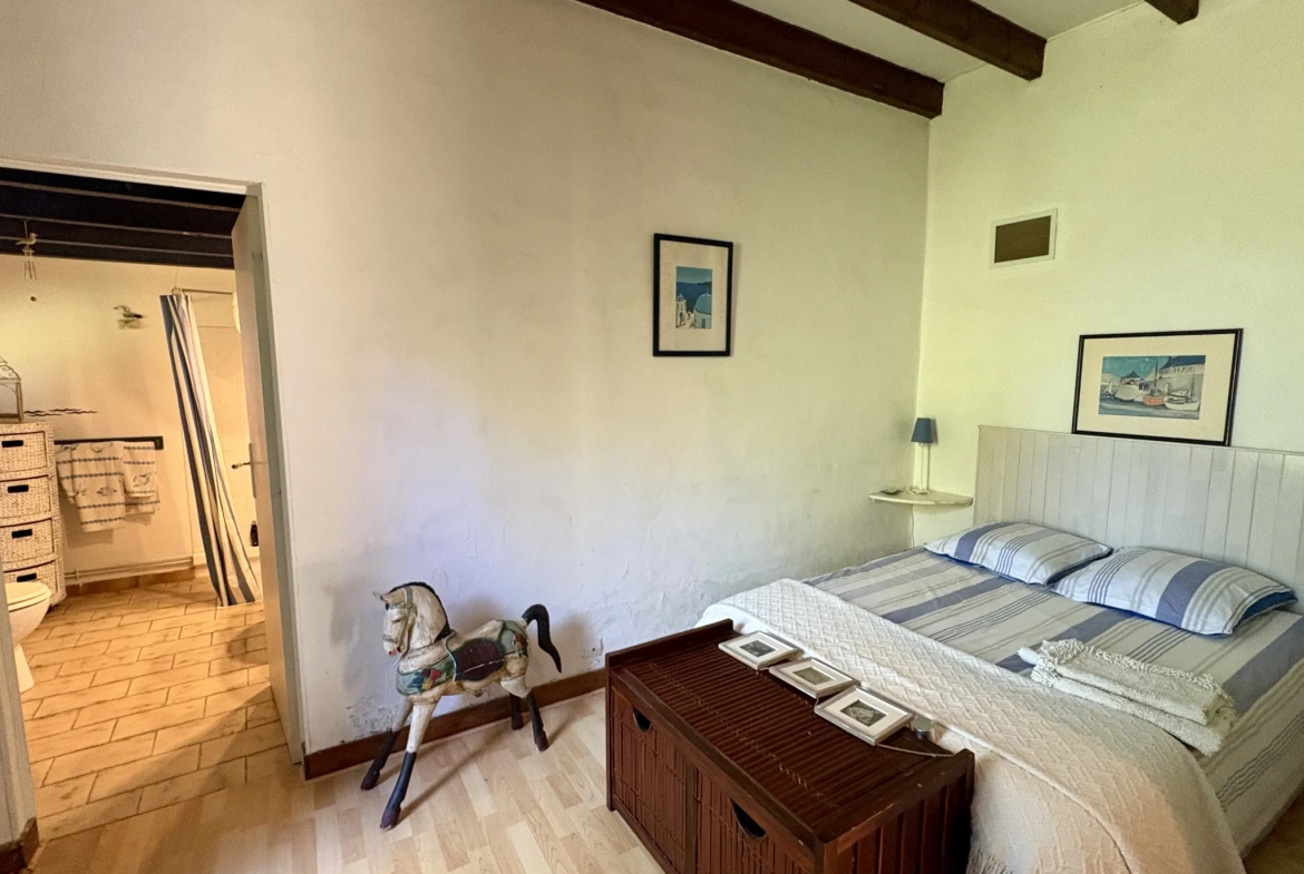 Charmante maison en pierre avec dépendance à Aillas, proche La Réole 