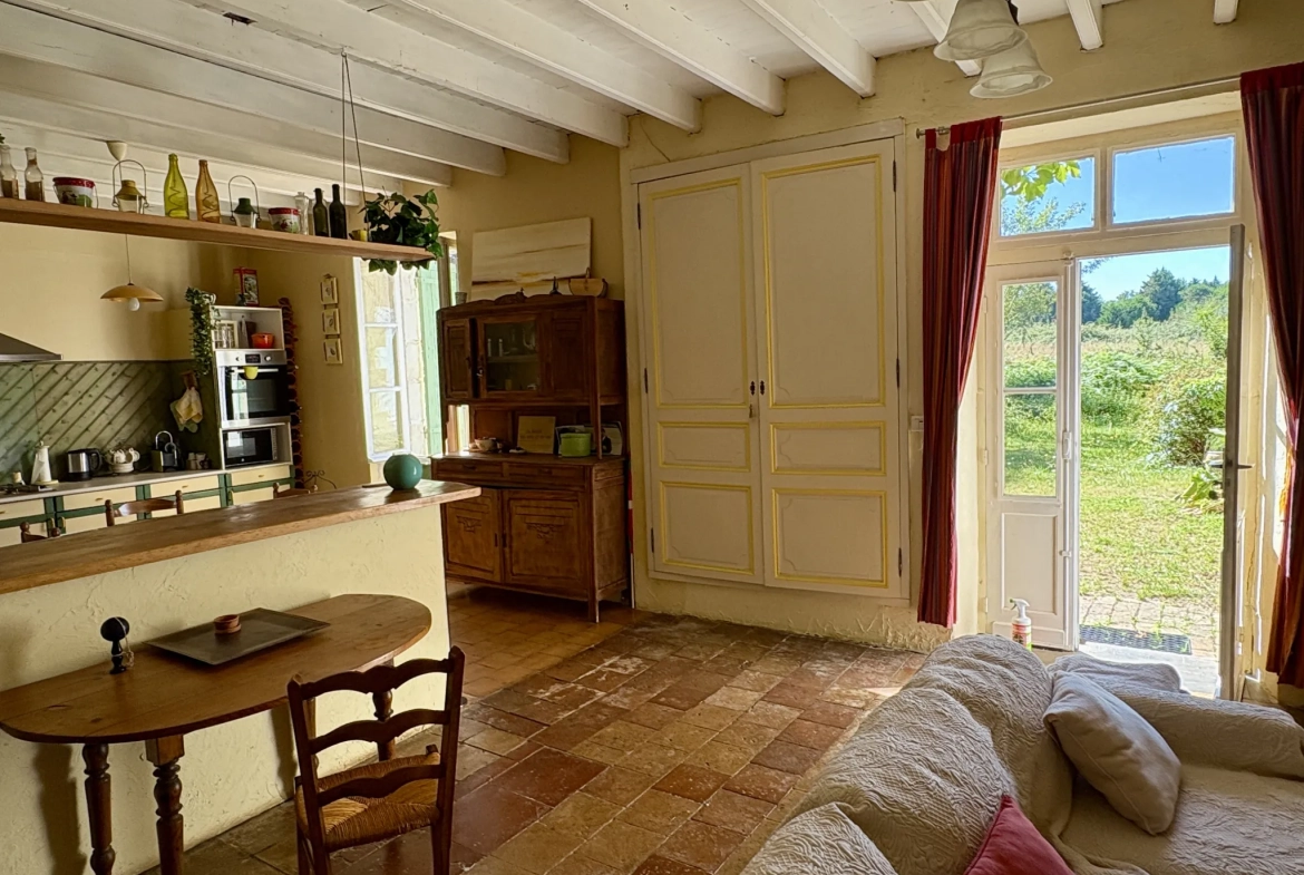 Charmante maison en pierre avec dépendance à Aillas, proche La Réole 
