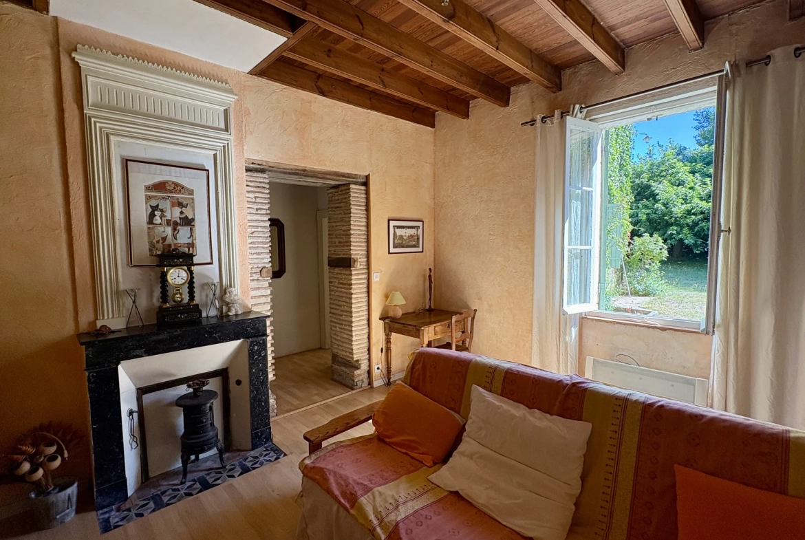 Charmante maison en pierre avec dépendance à Aillas, proche La Réole 
