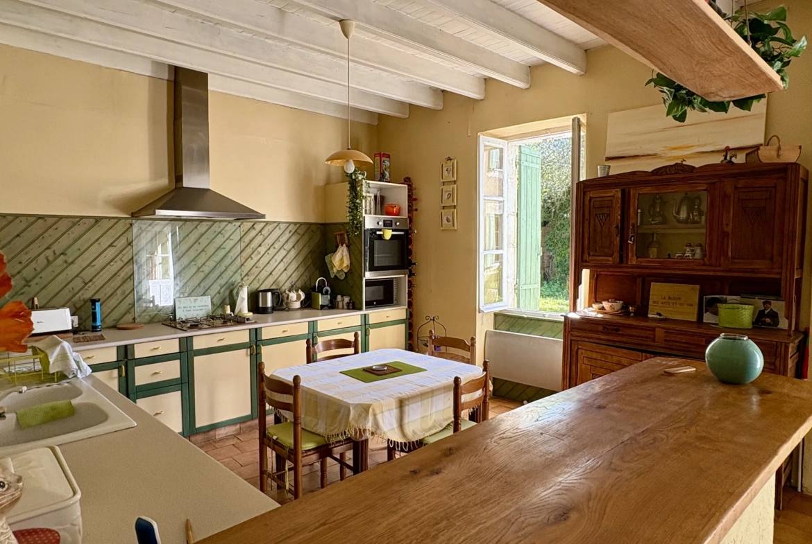 Charmante maison en pierre avec dépendance à Aillas, proche La Réole 