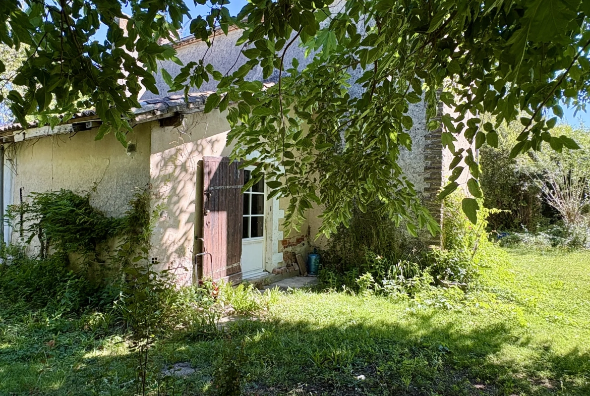 Charmante maison en pierre avec dépendance à Aillas, proche La Réole 