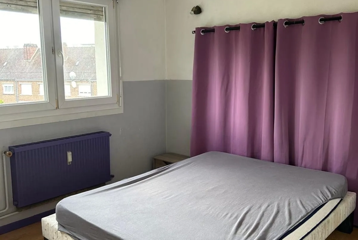 Appartement T2 rénové de 58m² à Cambrai, résidence avec ascenseur et cave, idéal investissement 