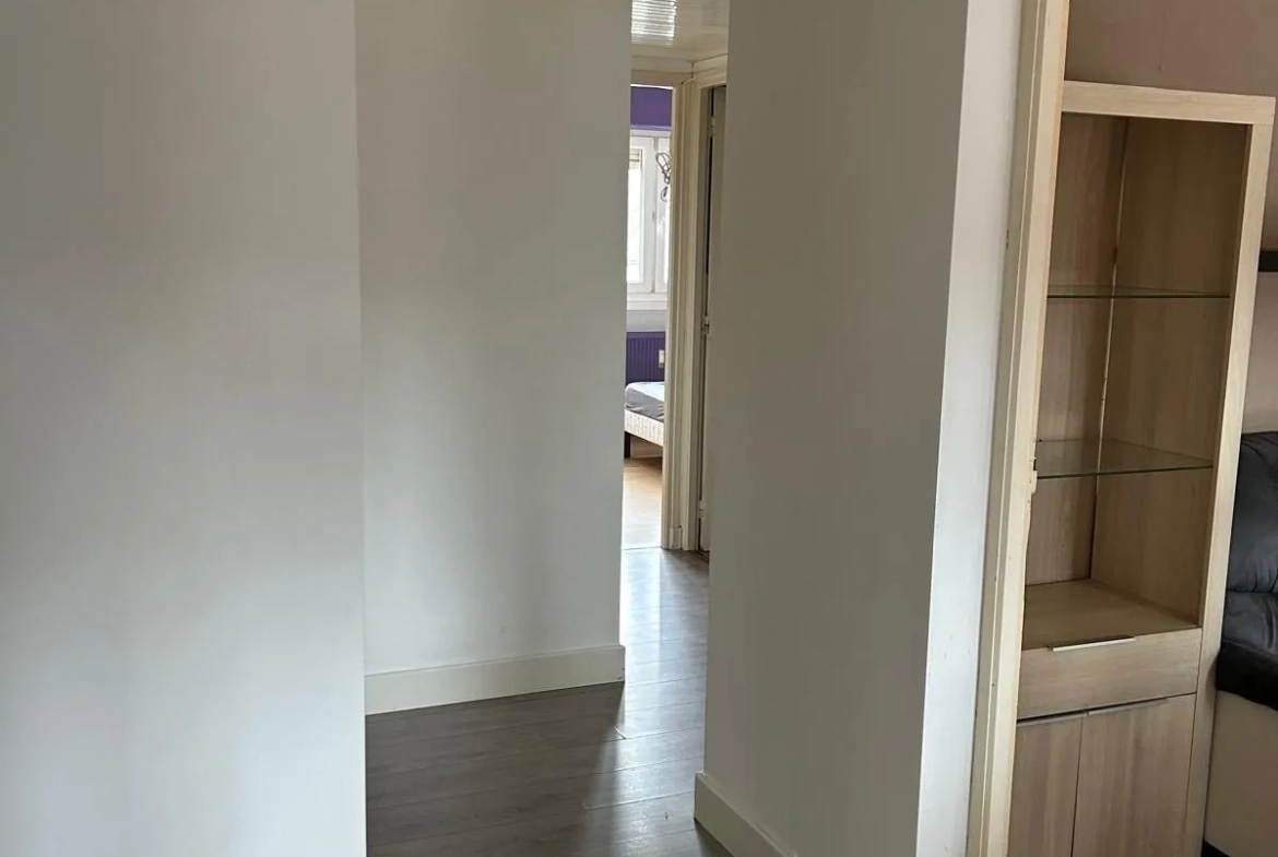 Appartement T2 rénové de 58m² à Cambrai, résidence avec ascenseur et cave, idéal investissement 