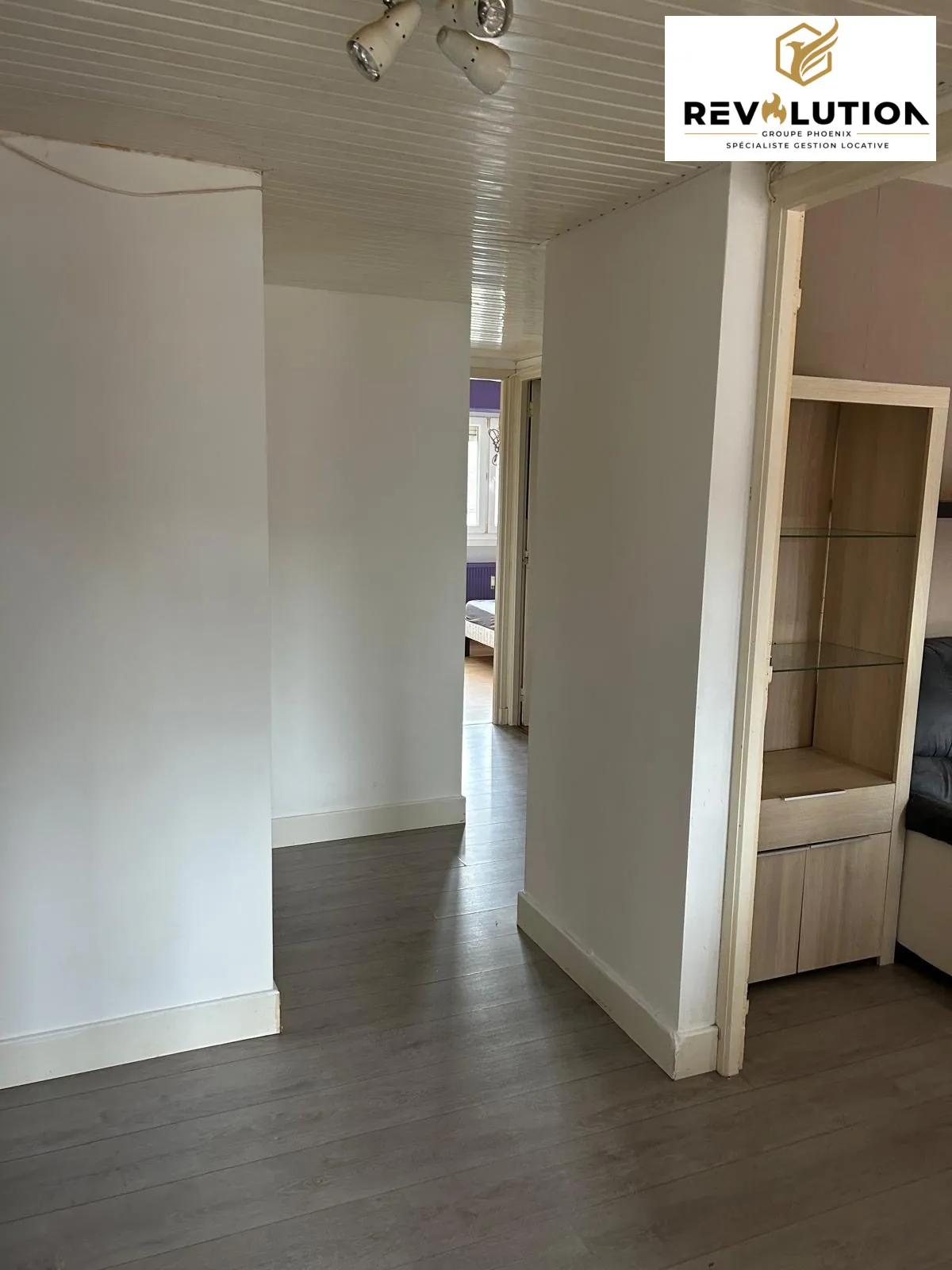 Appartement T2 rénové de 58m² à Cambrai, résidence avec ascenseur et cave, idéal investissement 