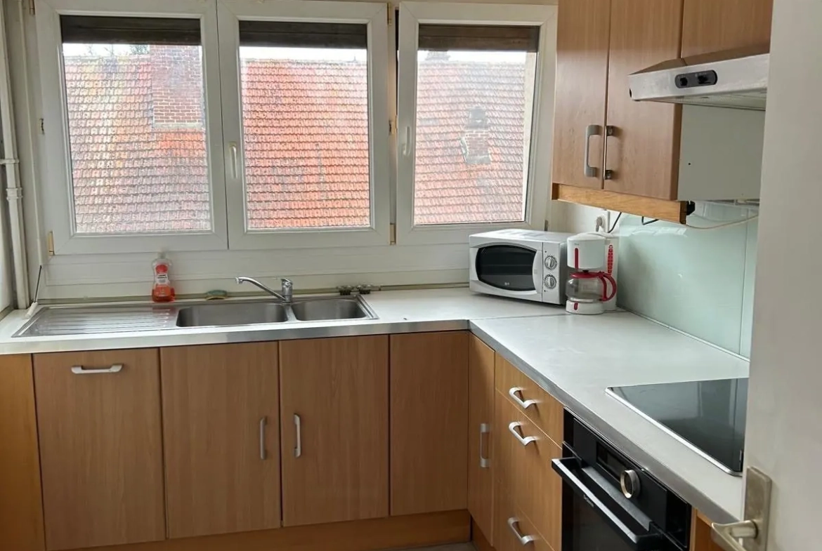 Appartement T2 rénové de 58m² à Cambrai, résidence avec ascenseur et cave, idéal investissement 