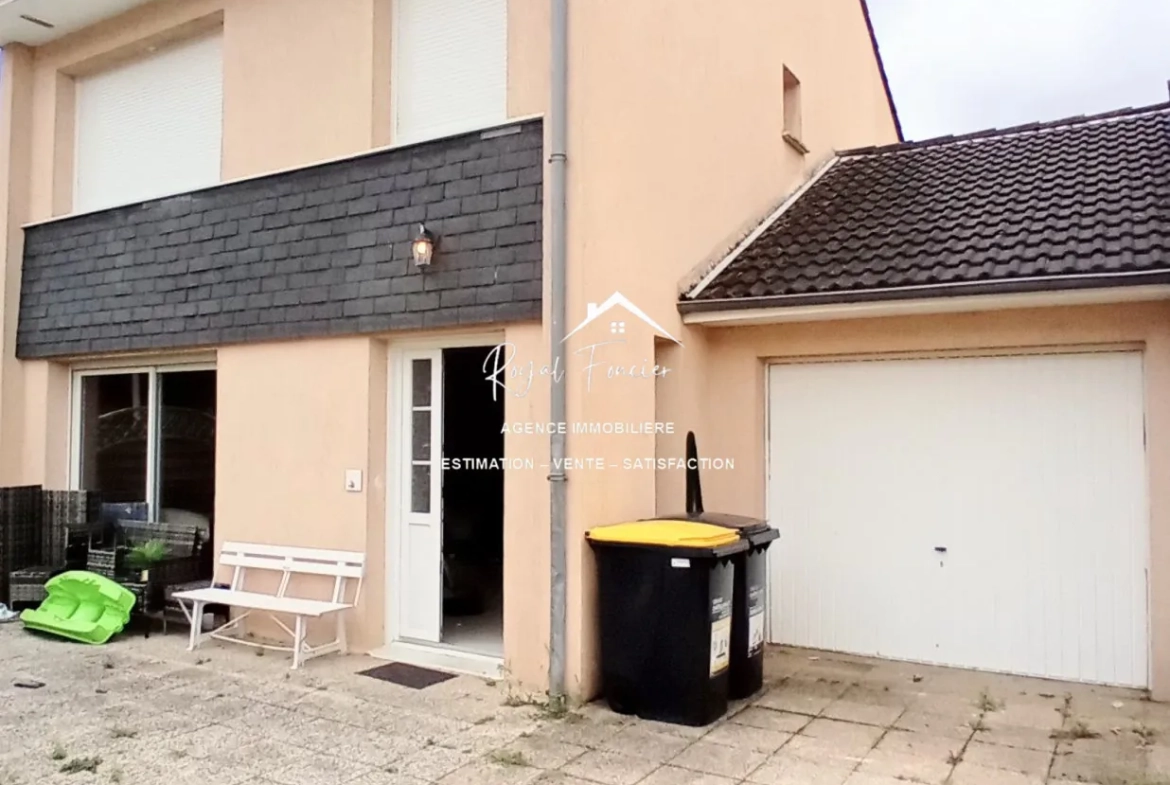 Maison de 98m 2 hab avec 4 chambres  Maison familiale à CHATELLERAULT avec jardin et garage - 98 m² 