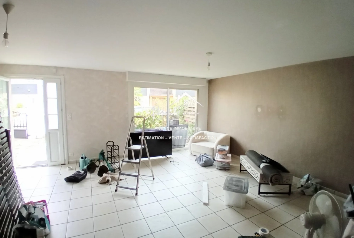 Espace de vie de 35 m2  Maison familiale à CHATELLERAULT avec jardin et garage - 98 m² 