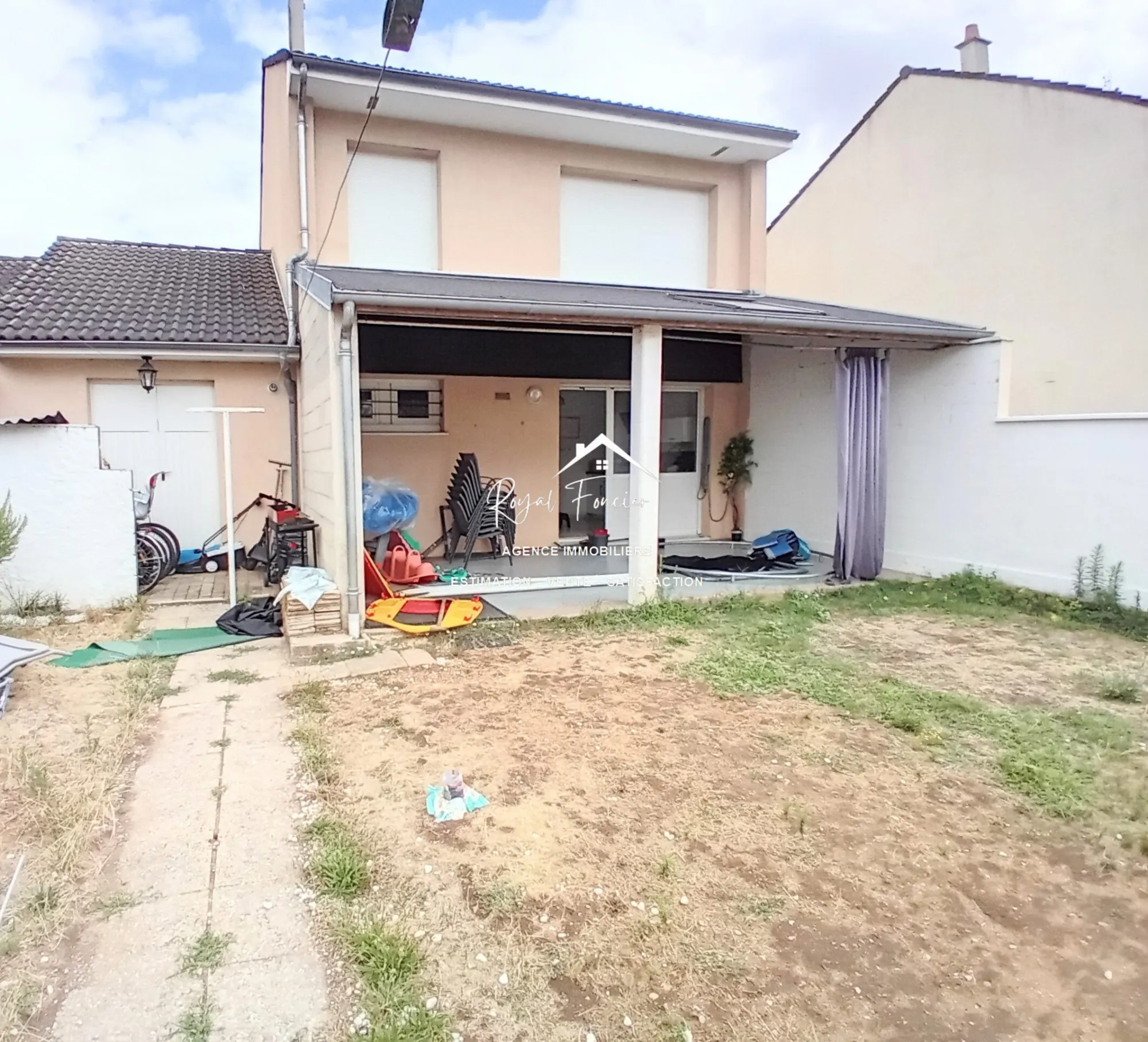 Maison familiale à CHATELLERAULT avec jardin et garage - 98 m² 