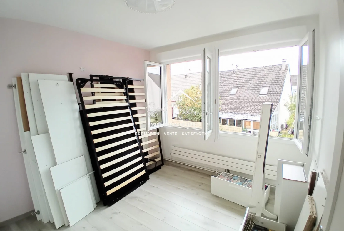 Étage chambre 3 Maison familiale à CHATELLERAULT avec jardin et garage - 98 m² 