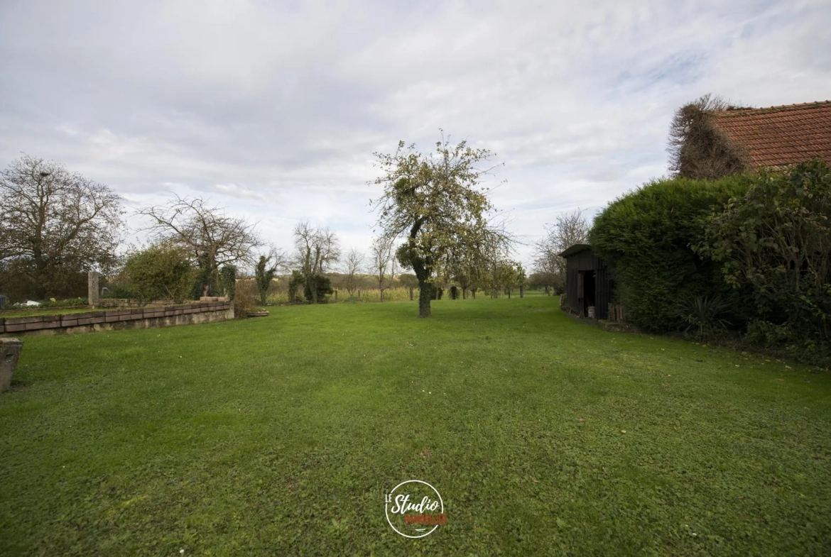 Terrain constructible à Forstheim de 1184 m² au calme en Alsace Nord 