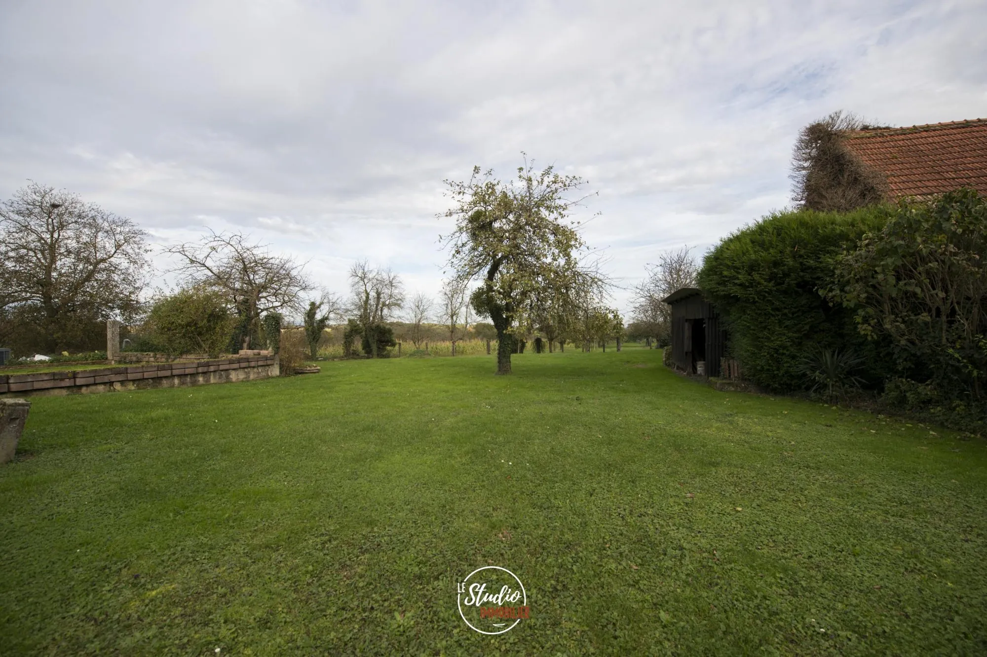 Terrain constructible à Forstheim de 1184 m² au calme en Alsace Nord 