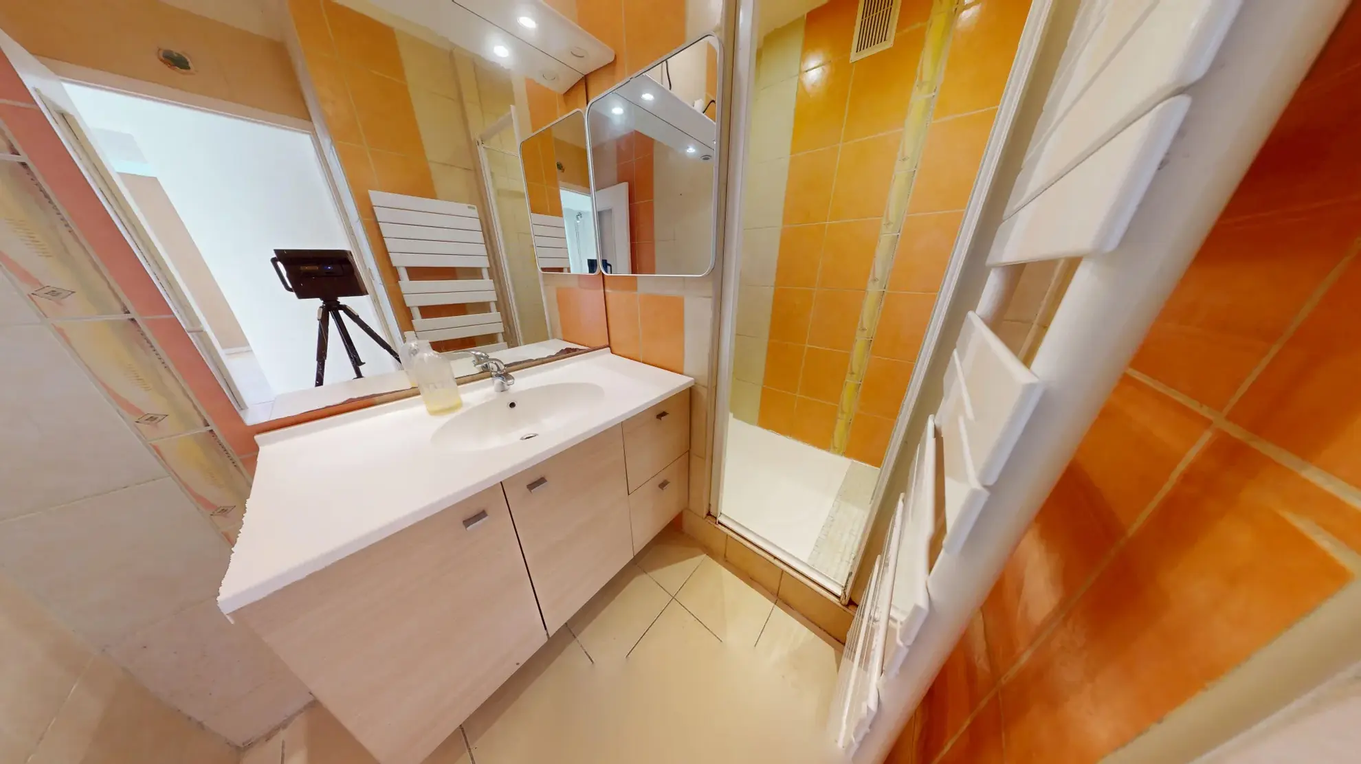 Appartement F4 à Montpellier avec garage et potentiel de rénovation 