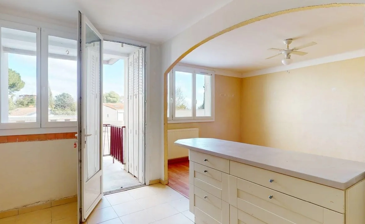 Appartement F4 à Montpellier avec garage et potentiel de rénovation 