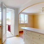 Appartement F4 à Montpellier avec garage et potentiel de rénovation
