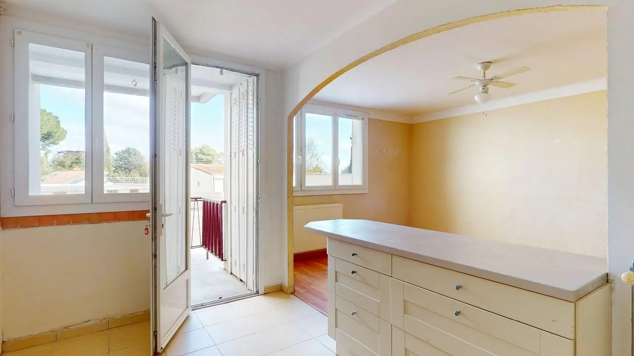 Appartement F4 à Montpellier avec garage et potentiel de rénovation 