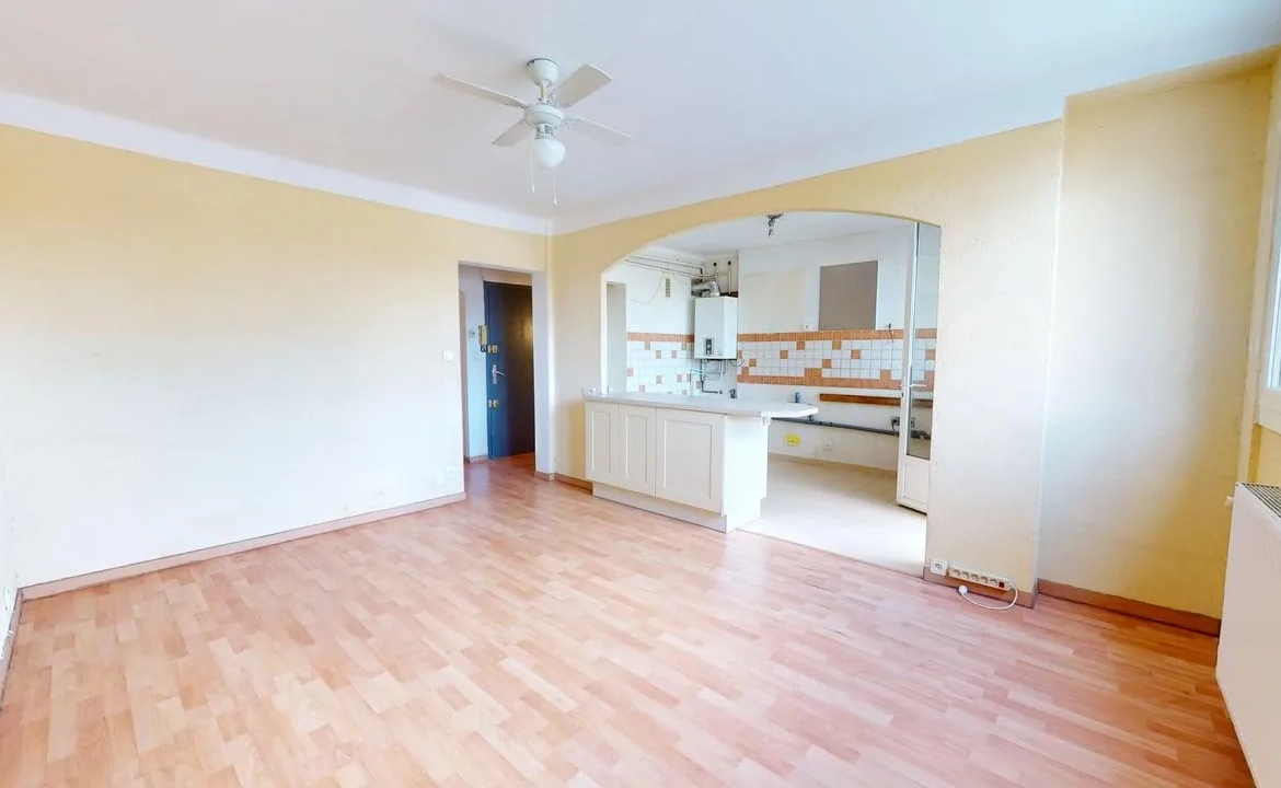 Appartement F4 à Montpellier avec garage et potentiel de rénovation 