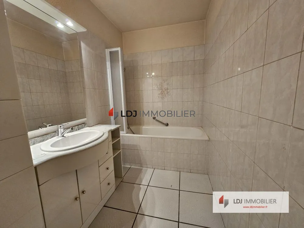 Appartement de 100 m² à Perpignan avec balcon et cave 