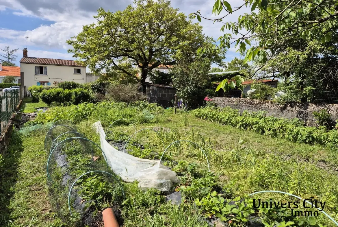 Maison à vendre à Legé avec jardin de 300 m² - Bon état 