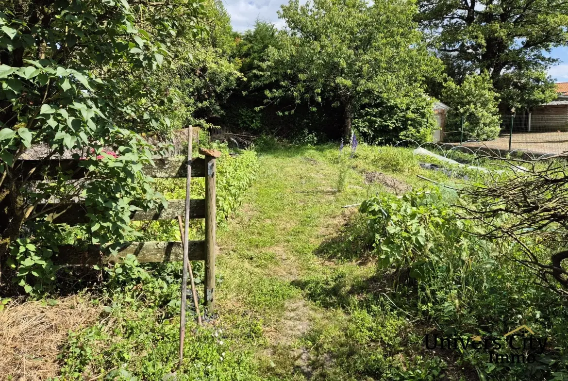 Maison à vendre à Legé avec jardin de 300 m² - Bon état 