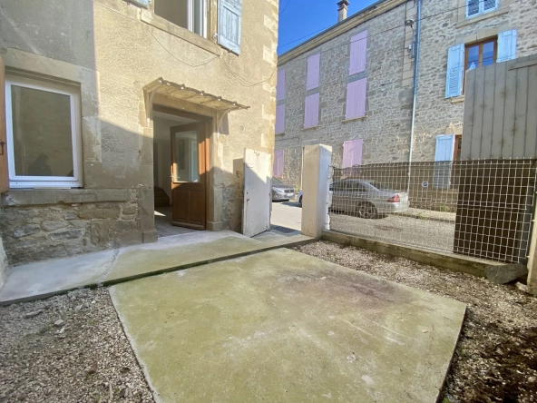 Maison de ville à vendre à Saint-Donat-sur-l'Herbasse, garage et appartement loué