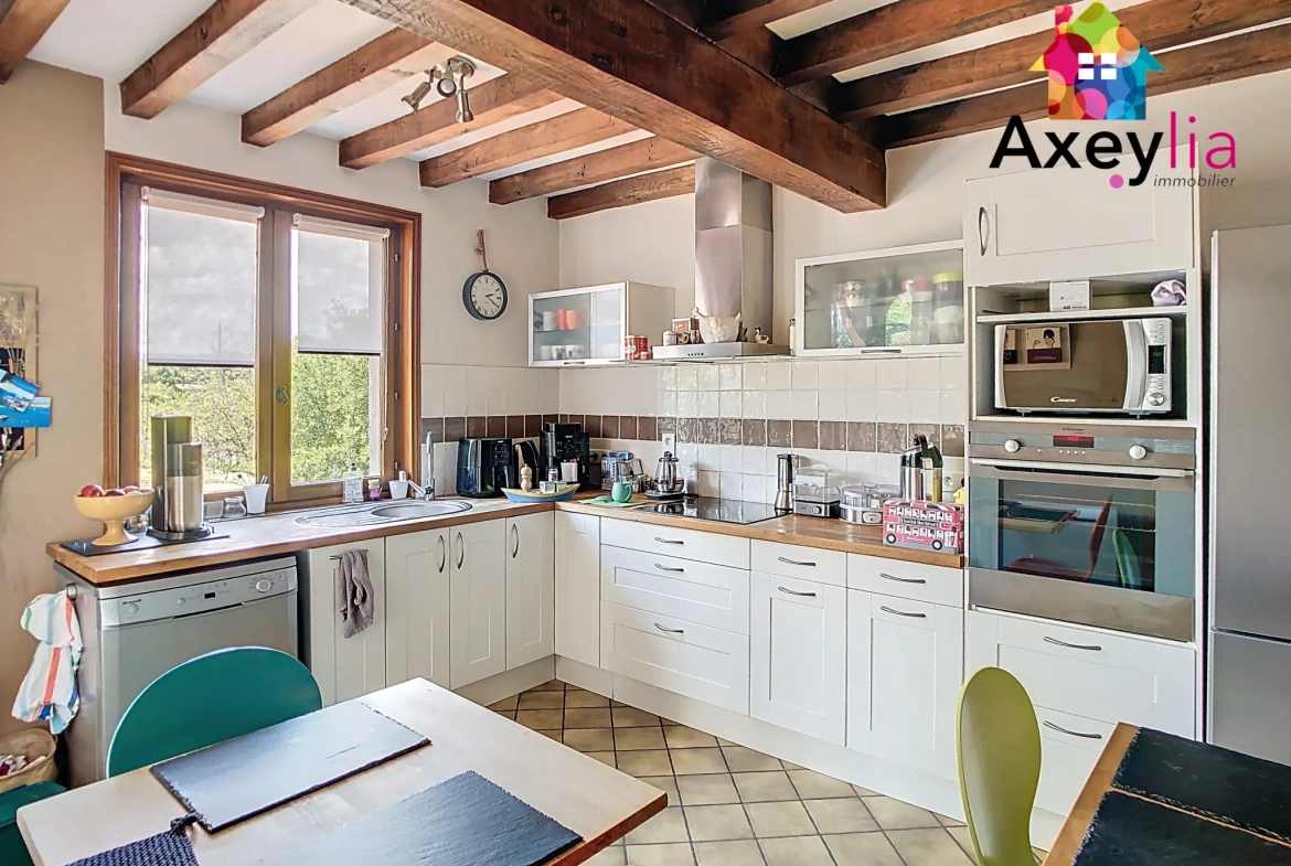 Maison à vendre à Saint-Romain-la-Motte avec 4 chambres et grand terrain arboré 